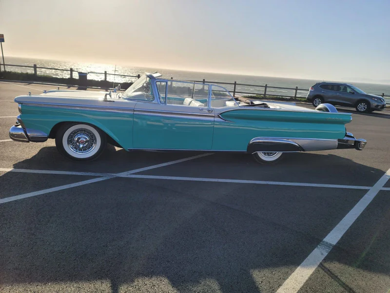 1959 Ford Galaxie Sunliner 11