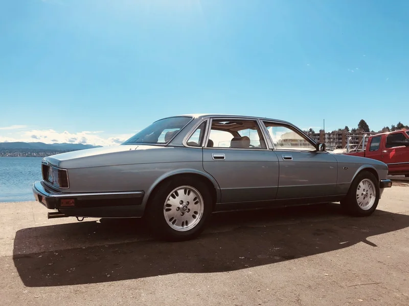 1994 Jaguar XJ6 Base 2