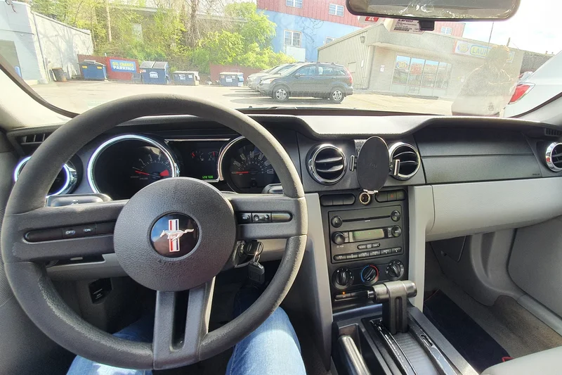 2007 Ford Mustang Base 9