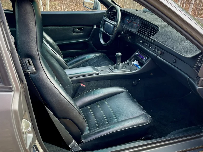 1986 Porsche 944 Base 3