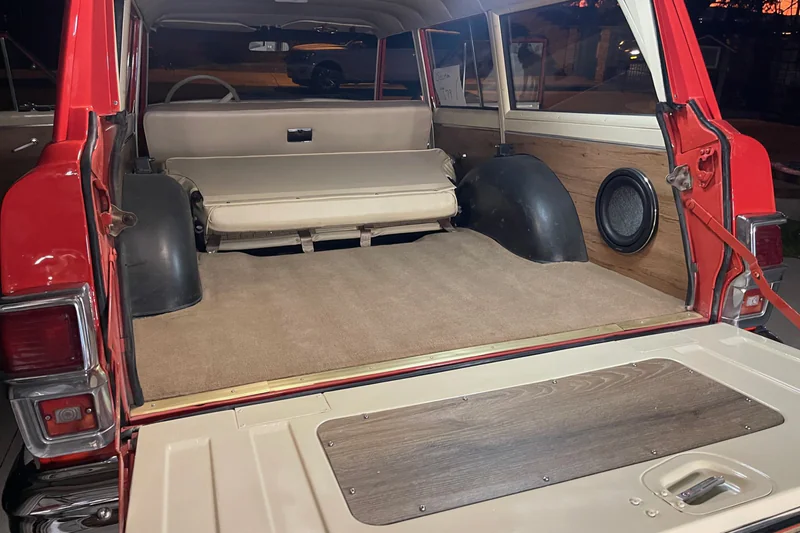 1972 Jeep Wagoneer Base 21