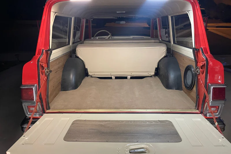 1972 Jeep Wagoneer Base 5