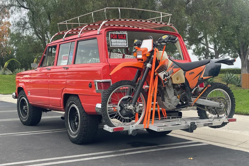1972 Jeep Wagoneer Base 3