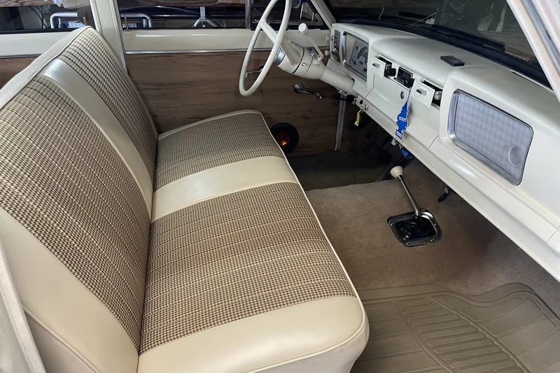 1972 Jeep Wagoneer Base 9