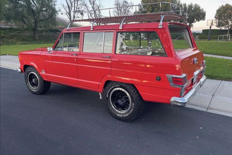 1972 Jeep Wagoneer Base 11