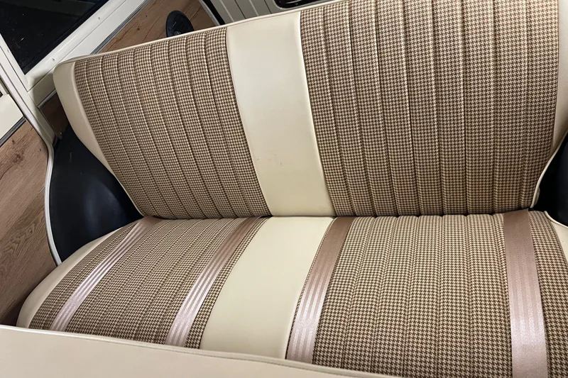 1972 Jeep Wagoneer Base 17