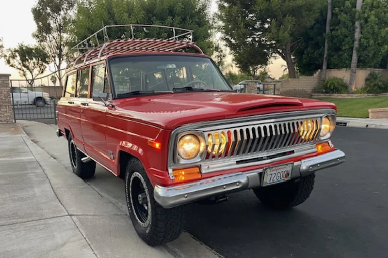 1972 Jeep Wagoneer Base 4