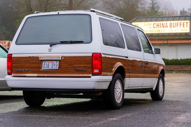 1990 Chrysler Town & Country