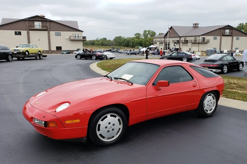 1987 Porsche 928 S4 5