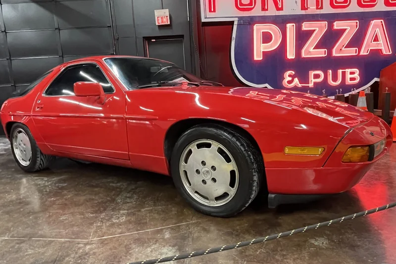 1987 Porsche 928 S4 14