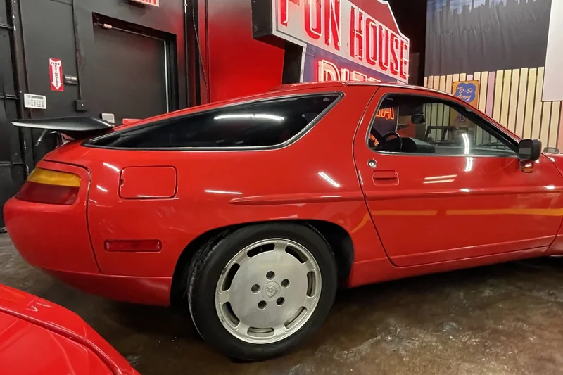 1987 Porsche 928 S4 15