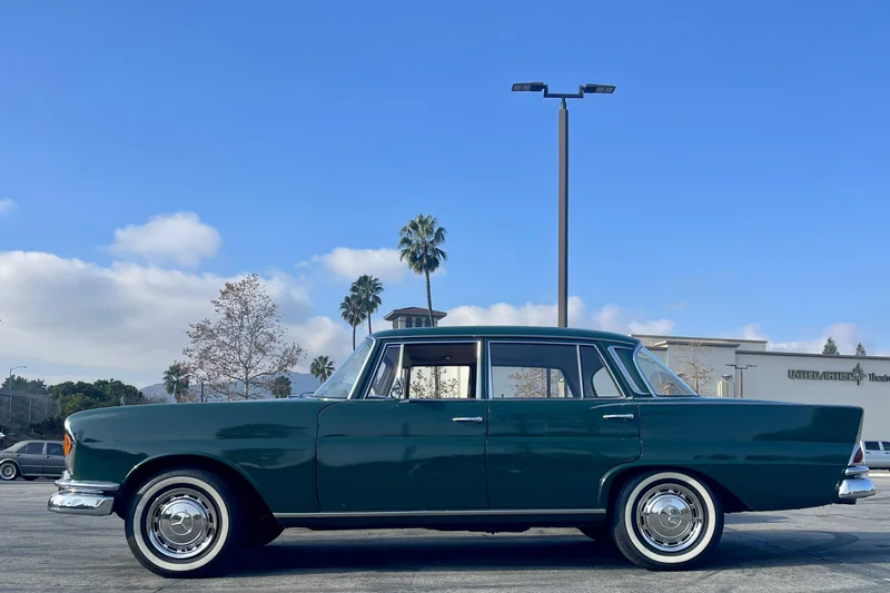1966 Mercedes-Benz 230S in Los Angeles 18