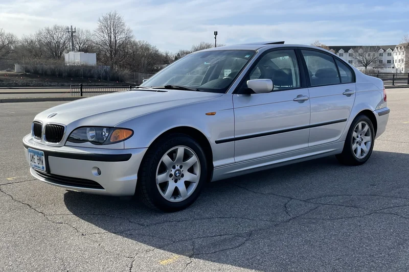 2004 BMW 325i