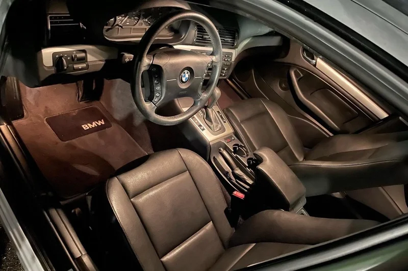 2004 BMW 325i