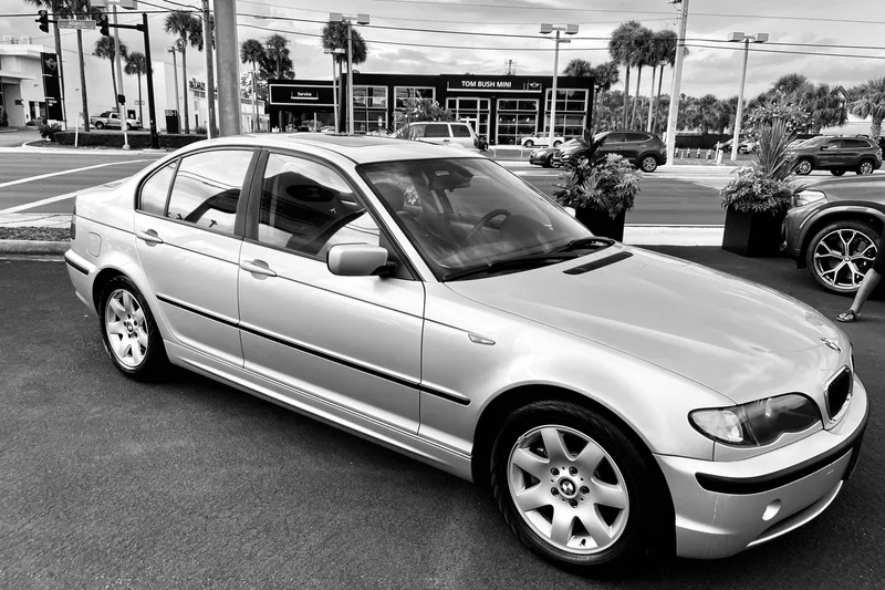 2004 BMW 325i