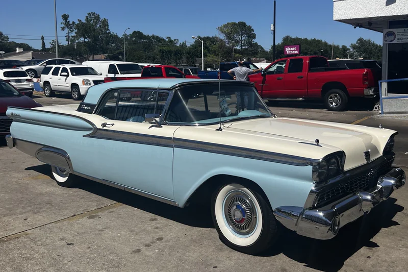 1959 Ford Galaxie Skyliner 2