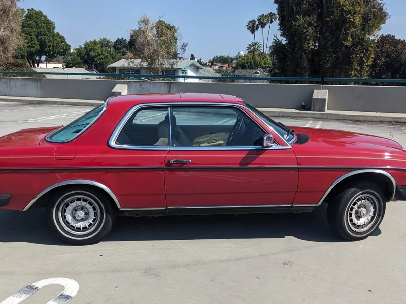 1984 Mercedes-Benz 300CD Base 2