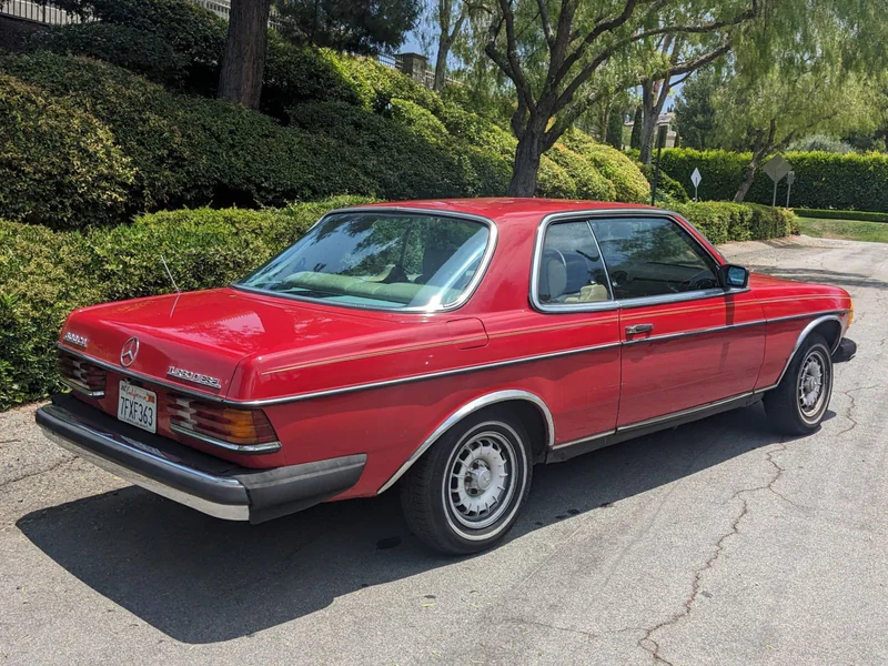 1984 Mercedes-Benz 300CD Base 6
