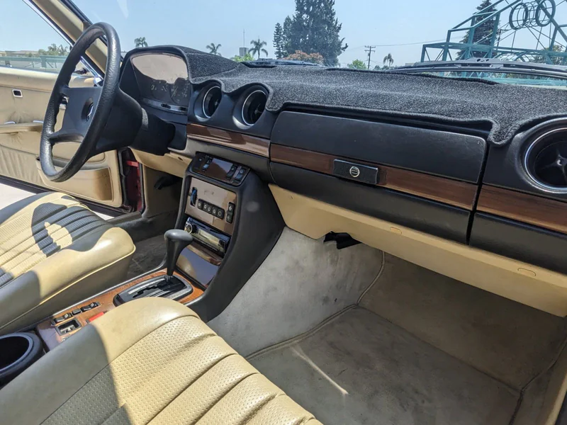 1984 Mercedes-Benz 300CD Base 18