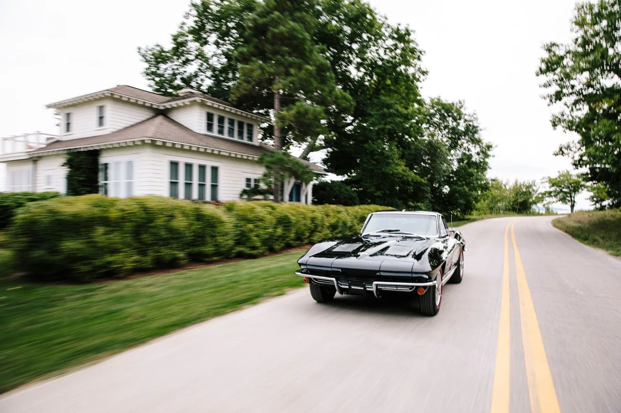 FEATURED CORVETTES — original DriveShare photograph