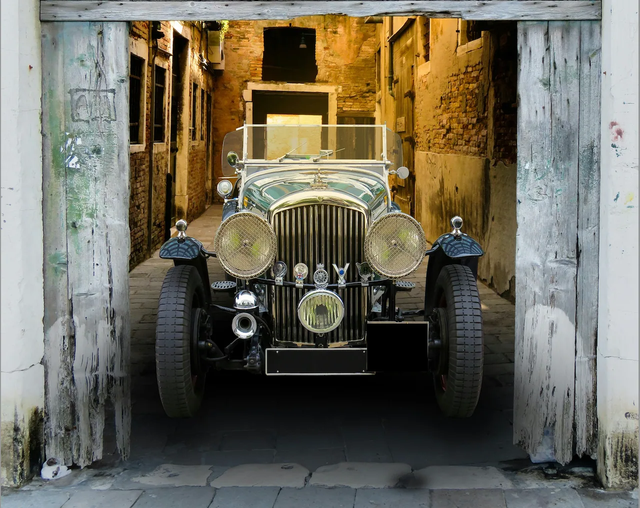 Pre-war and vintage car rental