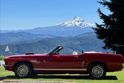 Vehicle pictured with Cassie Nix's DriveShare review